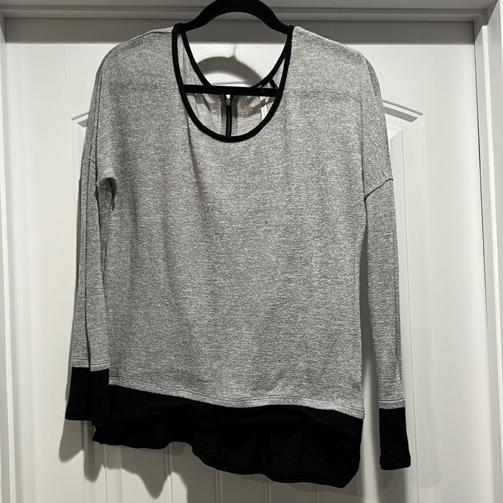 You‎ are not alone medium shirt sweater top women’s gray black Nordstrom rack